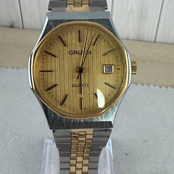 vintage Gruen Sport analog watch features a two-tone Gold & silver quartz design - Picture 2 of 8